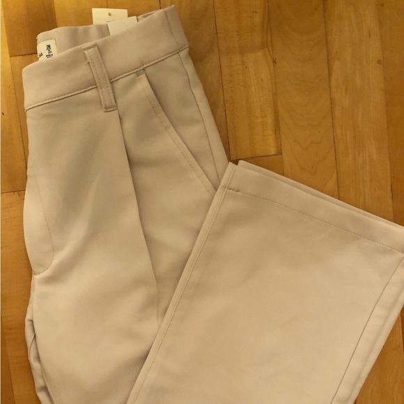 A&F Tailored Relaxed Straight Pants - Picture 5 of 6